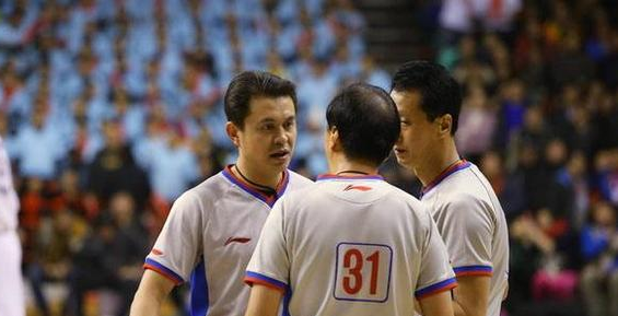  法兰克福主帅赛后炮轰裁判引争议  